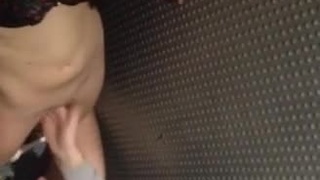 偷拍情侶廁所裡啪啪被發現 偷拍情侶廁所裡啪啪被發現