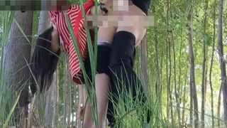 熟女控帶女人到一座小山打野戰 流出得體液直接當作草地肥料 熟女控帶女人到一座小山打野戰 流出得體液直接當作草地肥料