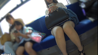 真‧偷拍神人!!在電車座位上就已若隱若現,忍不住跟著下車收錄好幾段才過癮! 真‧偷拍神人!!在電車座位上就已若隱若現,忍不住跟著下車收錄好幾段才過癮!