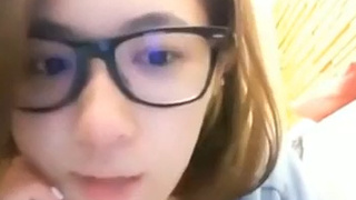 義氣的大波妹也無法抵抗地心引力不小心露出 義氣的大波妹也無法抵抗地心引力不小心露出