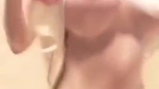 極品大奶正妹洗澡時播的音樂真好聽 2 極品大奶正妹洗澡時播的音樂真好聽 2