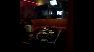 路過KTV包廂偷窺現場版激情愛情動作片 路過KTV包廂偷窺現場版激情愛情動作片