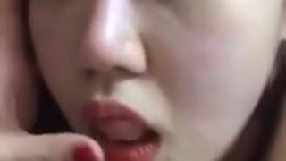 傻妹妹脫光拍給男友看。結果視頻被外流了 傻妹妹脫光拍給男友看。結果視頻被外流了