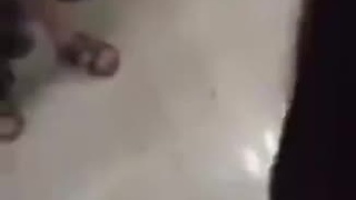 強國妹上裸求男子買手機 強國妹上裸求男子買手機