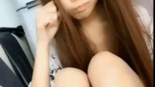 女大生想做網紅想瘋了 自拍要人來看她逼逼 女大生想做網紅想瘋了 自拍要人來看她逼逼