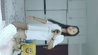 認為小蘿莉不敢脫? 那就太小看她了 2 認為小蘿莉不敢脫? 那就太小看她了 2