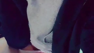 不顧室友還在房間!飢渴的她就直接伸進濕潤的小褲裡!自拍上傳表白「好想被填滿」 不顧室友還在房間!飢渴的她就直接伸進濕潤的小褲裡!自拍上傳表白「好想被填滿」