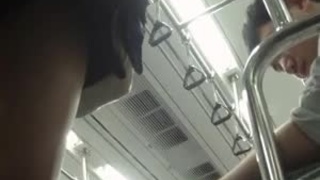 南韓地鐵尾隨抄底偷拍美腿短裙~04 南韓地鐵尾隨抄底偷拍美腿短裙~04