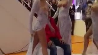 展場活動請來6隻金絲貓上空演出 展場活動請來6隻金絲貓上空演出