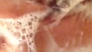 每次洗澡的時候 下面的妹妹就會癢 每次洗澡的時候 下面的妹妹就會癢