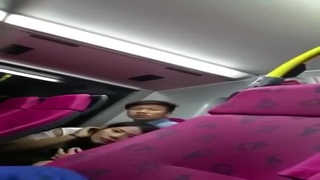 狗男女在巴士上尋寶 狗男女在巴士上尋寶