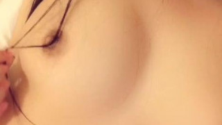 琳琳的奶头被自己玩的立起来了~ 用嘴嘬吸,用舌略过,用胡渣慢慢来回摩擦 琳琳的奶头被自己玩的立起来了~ 用嘴嘬吸,用舌略过,用胡渣慢慢来回摩擦