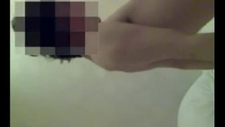 三人行结束后老婆夹着别人的精液回家 三人行结束后老婆夹着别人的精液回家