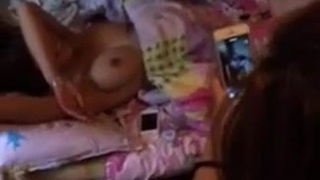 玩很大!宿舍上空「甩奶妹」遭狂揉 玩很大!宿舍上空「甩奶妹」遭狂揉