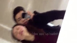 女生在男廁所露臉打砲 嬌喘聲吸引人! 女生在男廁所露臉打砲 嬌喘聲吸引人!