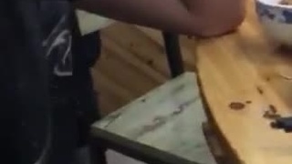 俗辣男嗆「敢不敢脫內褲」?反悔要求女子先脫...女子煞氣往下一拉!男子夾雞逃跑 俗辣男嗆「敢不敢脫內褲」?反悔要求女子先脫...女子煞氣往下一拉!男子夾雞逃跑