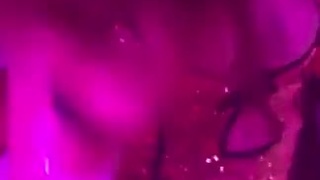 小鮮肉被酒女姐姐給玩翻了 小鮮肉被酒女姐姐給玩翻了