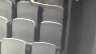 電影院內請勿外食...... 電影院內請勿外食......