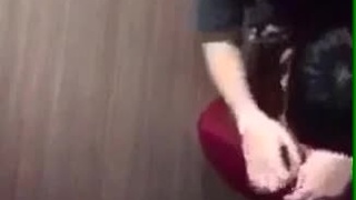 酒吧內廁所驚見四腳獸 酒吧內廁所驚見四腳獸