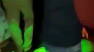 俄羅斯夜店驚見美女坐吧被吃鮑魚 俄羅斯夜店驚見美女坐吧被吃鮑魚