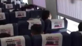 完全看不出她在干嘛,你们看得出吗? 没看出来 完全看不出她在干嘛,你们看得出吗? 没看出来