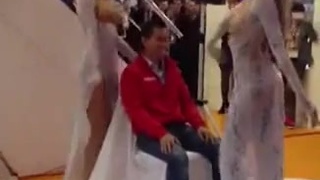 中年大叔撞上廠商羞恥活動 中年大叔撞上廠商羞恥活動