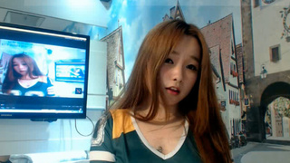 不知這女球迷是幫哪一隊加油的 太火辣了吧~ 不知這女球迷是幫哪一隊加油的 太火辣了吧~