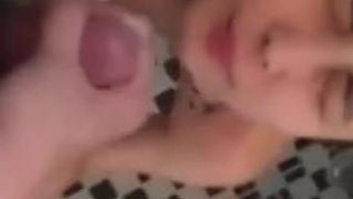 偷偷在廁所做愛 已做好準備接受大量口爆顏射 偷偷在廁所做愛 已做好準備接受大量口爆顏射