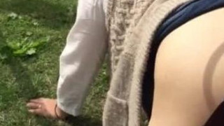 イヤらしい… 真っ昼間の公園で、気持ち良い部分に当てる為に自ら淫乱腰振り… スケベ… フフフ… イヤらしい… 真っ昼間の公園で、気持ち良い部分に当てる為に自ら淫乱腰振り… スケベ… フフフ…