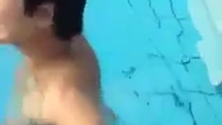 瘦到四十公斤小CO放福利露點裸游 瘦到四十公斤小CO放福利露點裸游