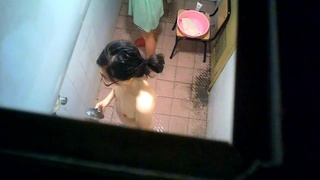 半夜睡不着 偷窺兩個氣質女大學生洗澡聽她倆聊天 國語 半夜睡不着 偷窺兩個氣質女大學生洗澡聽她倆聊天 國語