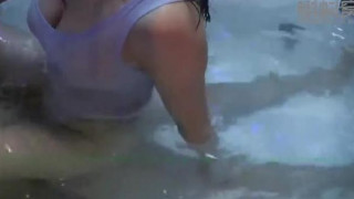 儿子好舒服啊对白淫荡的剧情母子乱伦大浴缸水中啪啪 儿子好舒服啊对白淫荡的剧情母子乱伦大浴缸水中啪啪