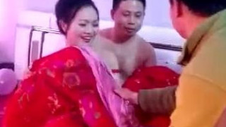 扒光新娘 扒光新娘