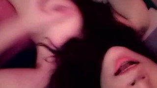 一个莺声呖呖,一个燕语喃喃 一个莺声呖呖,一个燕语喃喃