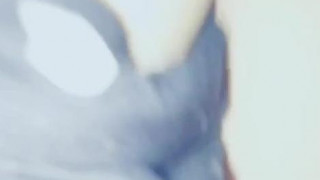 躲宿舍被窝拍的。全裸,舍友问我在被子里干嘛呢,吓死我了! 躲宿舍被窝拍的。全裸,舍友问我在被子里干嘛呢,吓死我了!