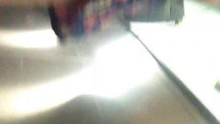 露腰的花裙姑娘,肤白貌美? 露腰的花裙姑娘,肤白貌美?