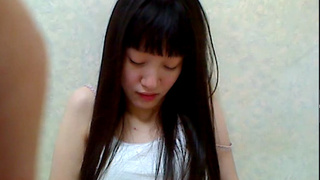 高中妹稀疏的毛配鮮紅逼逼 實際肏肏看才懂滋味 高中妹稀疏的毛配鮮紅逼逼 實際肏肏看才懂滋味