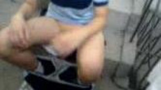 女學生被同學用原子筆插下體 女學生被同學用原子筆插下體