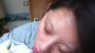 嫩女口交 嫩女口交