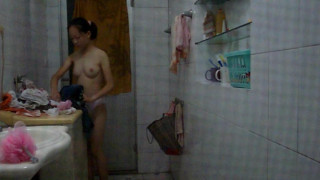 窗外偷拍少女洗澡 3 窗外偷拍少女洗澡 3