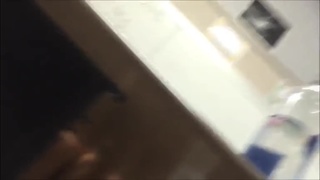 洋裝妹坐著腳翹高高…彎腰一看竟然沒穿內褲! 洋裝妹坐著腳翹高高…彎腰一看竟然沒穿內褲!