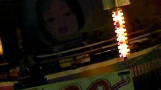 韓妞遊樂園大走光!旋轉大碗公甩掉了她的上衣!全場目睹兩顆肉球:好圓好晃 韓妞遊樂園大走光!旋轉大碗公甩掉了她的上衣!全場目睹兩顆肉球:好圓好晃