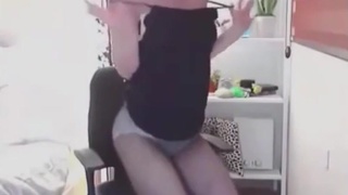 大咪咪甜姐兒直播熱辣脫衣舞!看她一件一件慢慢褪去的衣服...一時起勁還對我揉奶.... 大咪咪甜姐兒直播熱辣脫衣舞!看她一件一件慢慢褪去的衣服...一時起勁還對我揉奶....