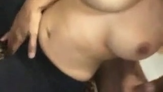 欲求不滿的小女友幫我打手槍一邊摸奶 欲求不滿的小女友幫我打手槍一邊摸奶