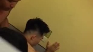 北車廁所竟變約火炮聖地「男男3P露臉激戰」片段瘋傳 北車廁所竟變約火炮聖地「男男3P露臉激戰」片段瘋傳