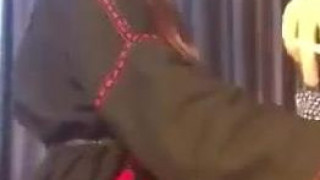 一边抽烟一边被女人草 一边抽烟一边被女人草