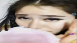 只要肯脫 用一隻手機也能變網紅 只要肯脫 用一隻手機也能變網紅