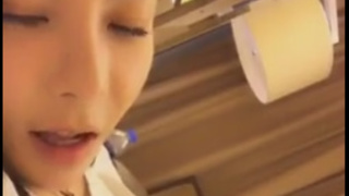 這次玩更大!上次甩奶這次在小褲裡放震動法寶!邊嬌喘邊跟人聊天:好想問她約不約 這次玩更大!上次甩奶這次在小褲裡放震動法寶!邊嬌喘邊跟人聊天:好想問她約不約