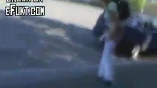 街頭亂脫衣!脫不掉上衣就脫裙子!硬扯讓妹子「街頭全裸」:短裙妹露出第三點 街頭亂脫衣!脫不掉上衣就脫裙子!硬扯讓妹子「街頭全裸」:短裙妹露出第三點