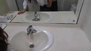 波哥盛世大廈和剛下班的銀行小白領在洗手間一邊和王經理打電話一邊開草高清 波哥盛世大廈和剛下班的銀行小白領在洗手間一邊和王經理打電話一邊開草高清